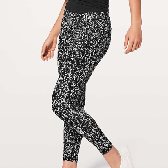 Lululemon In Movement 7/8 Tight *Everlux 25" Chirasu Black Size 4 - Picture 1 of 6